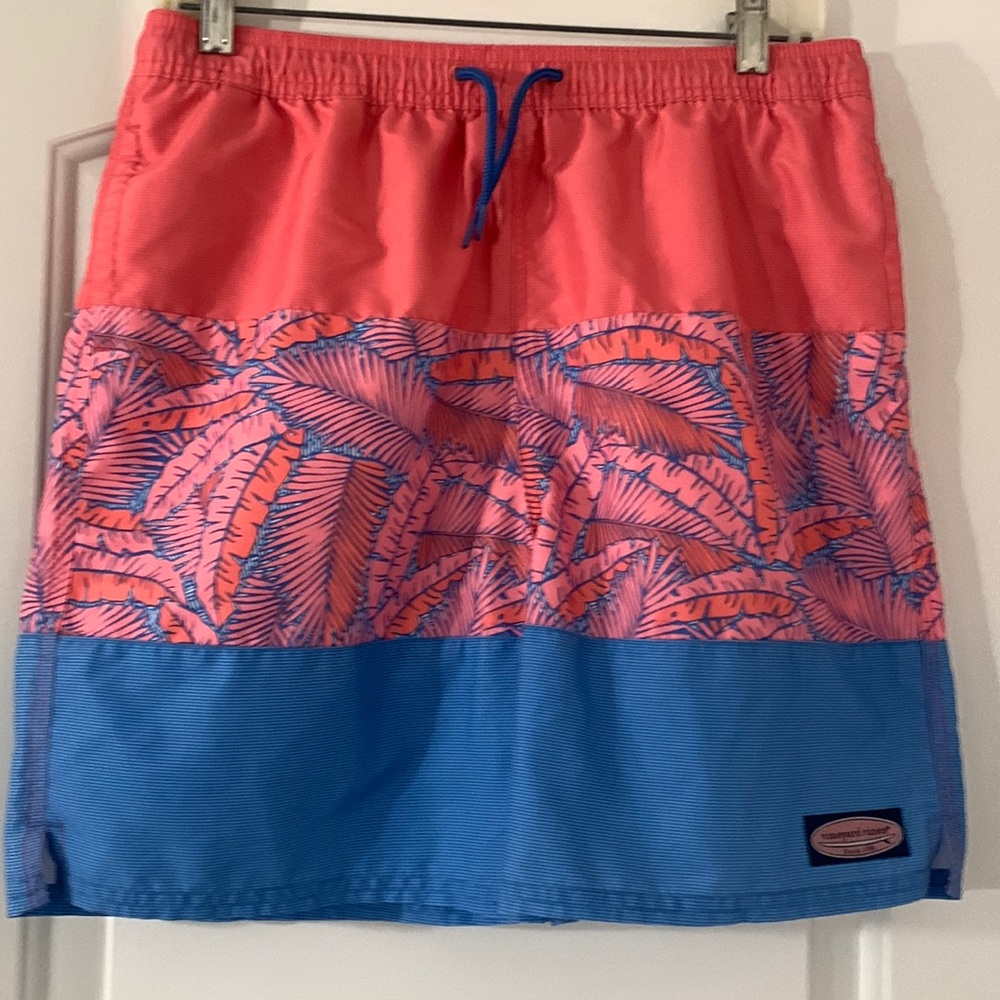 Boys Vineyard Vines swim trunks size XL 18